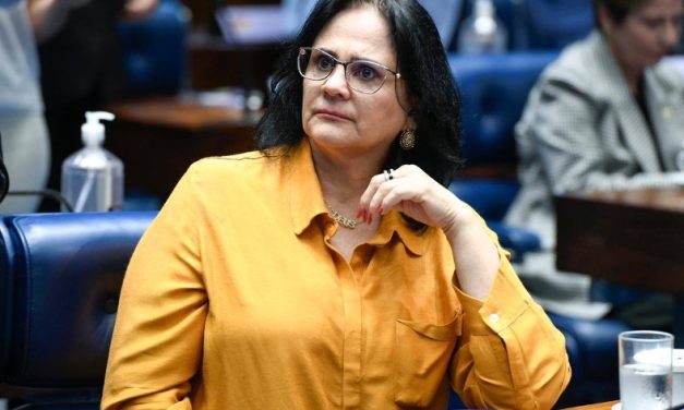 PSOL pede cassação de Damares por crise Yanomami