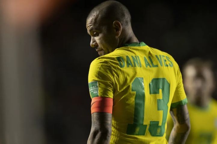 Justiça espanhola nega recurso a Daniel Alves e jogador seguirá preso
