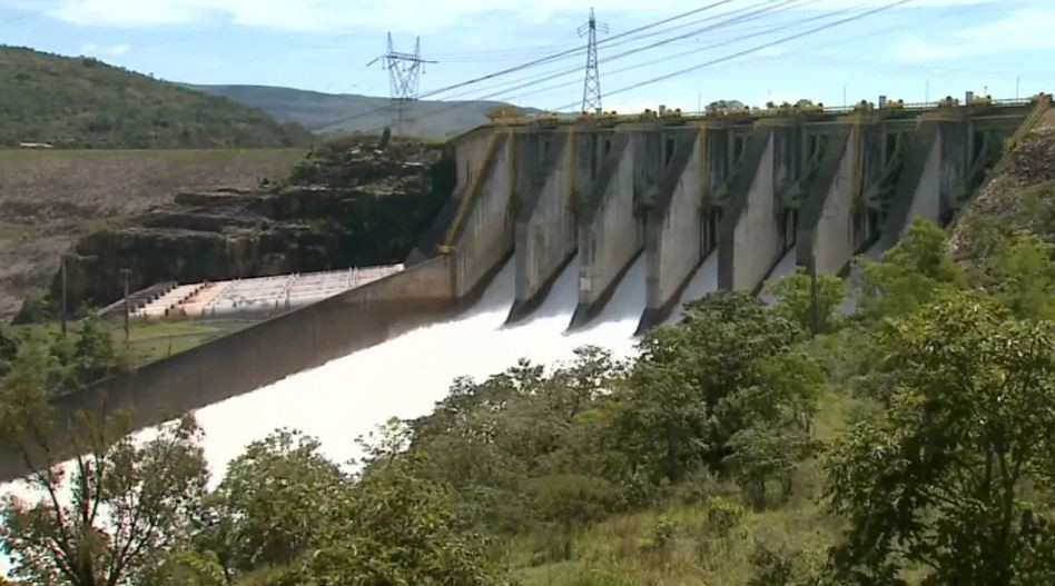 Furnas segue com nível acima de 94% mesmo após abertura de vertedouros