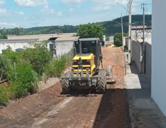 Prefeitura de Formiga inicia preparação para pavimentação de ruas no Mangabeiras