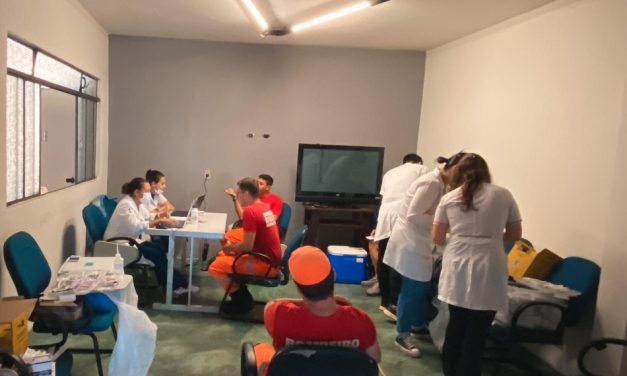 Bombeiros participam de campanha de vacinação institucional em Divinópolis
