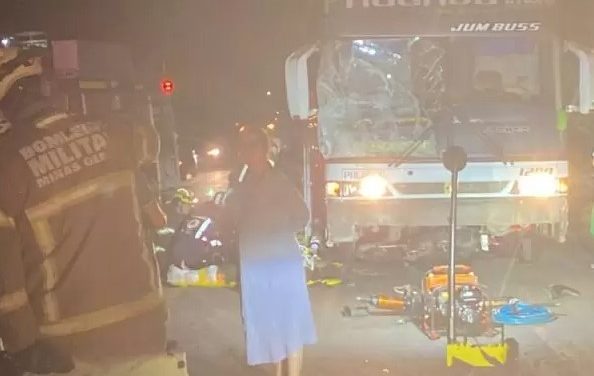 Motociclista e passageira ficam gravemente feridos em acidente na BR 494 em Divinópolis