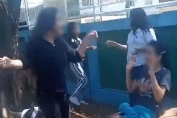 Vídeo de bullying contra menina autista em escola viraliza e inspira protestos