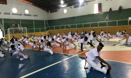 Capoeirista de Formiga ministra aula em Cruzília, no Sul de Minas