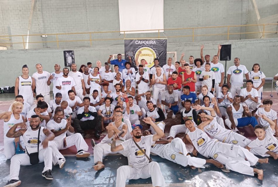 Em Formiga: capoeiristas de diversas cidades participam de batizado e de troca de corda