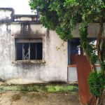 Corpo de Bombeiros combate incêndio em casa abandonada em Arcos