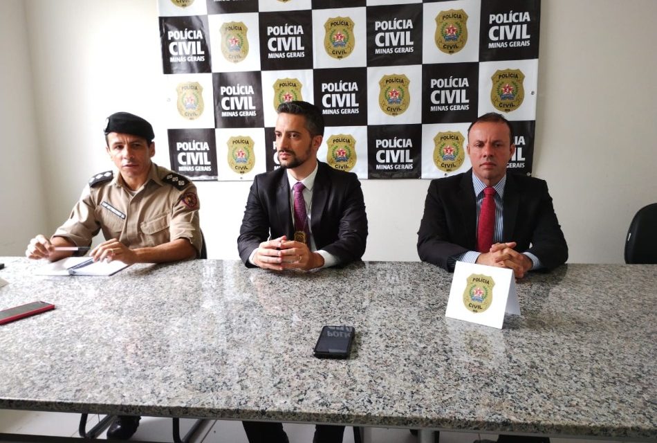 Em coletiva de imprensa, informações sobre o homicídio no Quinzinho, em Formiga, são divulgadas