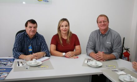 Fuom assina convênio para implementação do Laboratório de Qualidade do Leite no Unifor-MG