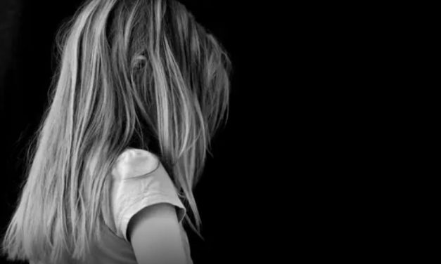 Pastor é indiciado após estuprar neta de 5 com consentimento da mãe e esposa