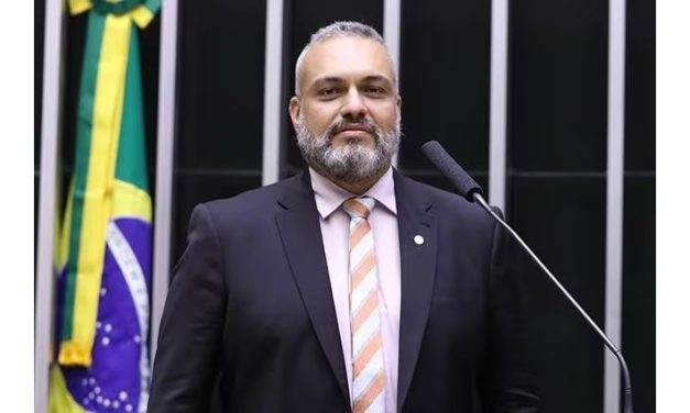 Deputado quer proibir propaganda de cerveja na televisão