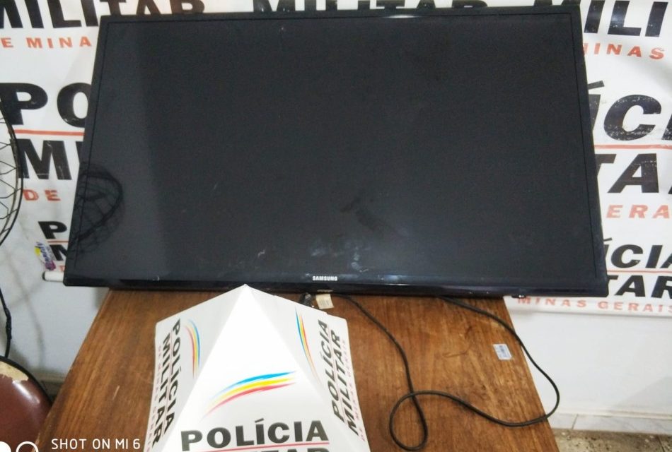 Polícia Militar prende jovem suspeita por dezenas de furtos em Arcos
