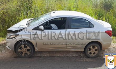 Motorista fica desacordada após bater na traseira de caminhão na BR-354