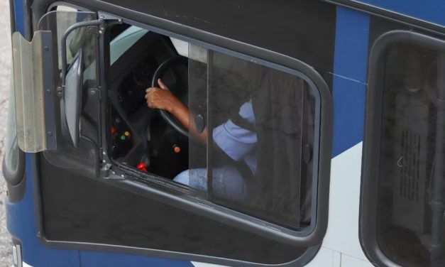 Homem furta ônibus coletivo para visitar a mãe em Ribeirão das Neves
