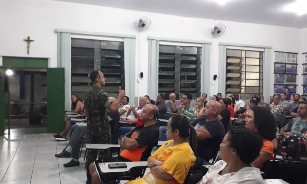 TG 04-030 realiza palestra aos pais dos atiradores matriculados no corrente ano