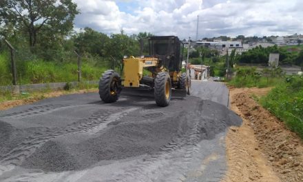 Iniciados os trabalhos de pavimentação nas ruas Zica Frade e Alvarino Miranda, no bairro São Lourenço