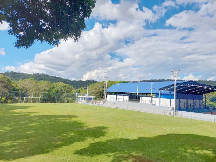 Country Clube de Formiga troca lâmpadas dos campos de futebol por luminárias de LED