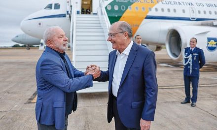 Lula embarca para China e Alckmin assume Presidência