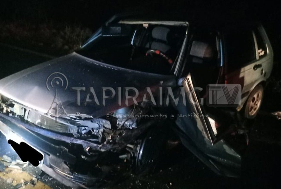 Motorista fica preso às ferragens após colisão entre carros na BR-354, em Bambuí