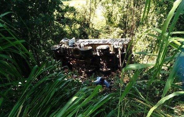 Acidente envolvendo dois caminhões deixa uma vítima fatal na BR-369, em Campo Belo