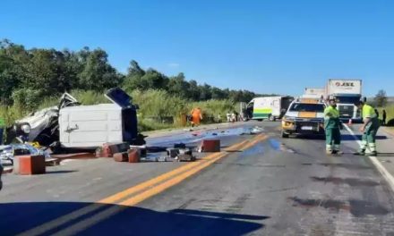 Grave acidente mata mulher e criança de 3 anos em MG