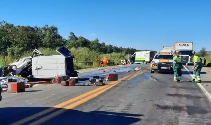 Grave acidente mata mulher e criança de 3 anos em MG