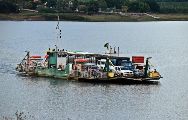 Delfinópolis decreta situação de emergência em travessia de balsa para Cássia