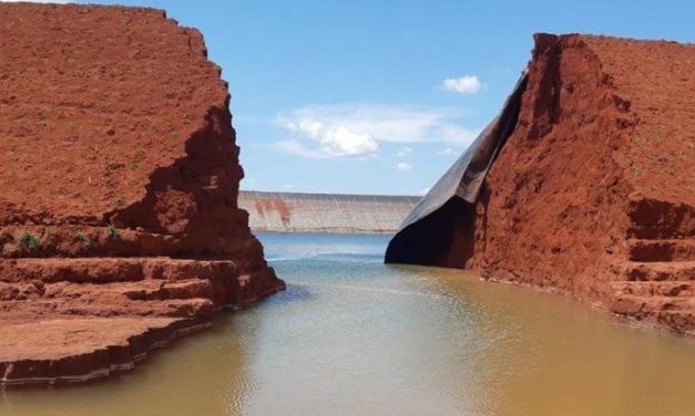 Barragem rompe e cerca de 200 milhões de litros de água atingem fazenda no Triângulo Mineiro