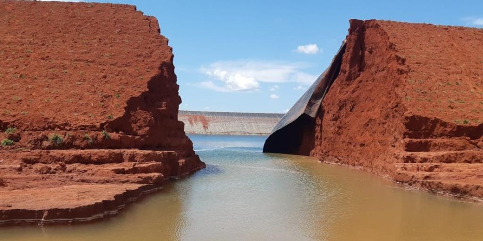 Barragem rompe e cerca de 200 milhões de litros de água atingem fazenda no Triângulo Mineiro