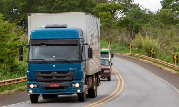 Feriadão do Dia do Trabalho terá restrição para veículos de carga em rodovias mineiras