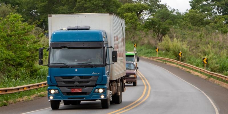 Feriadão do Dia do Trabalho terá restrição para veículos de carga em rodovias mineiras