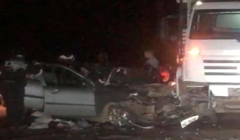 Casal de idosos fica ferido após acidente entre carro e caminhão na MG-431