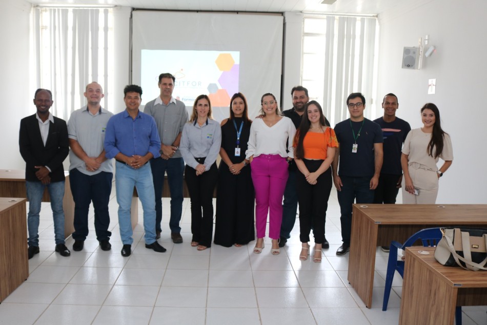 Representantes da cidade de Arcos são recebidos pelo prefeito de Formiga no Citfor