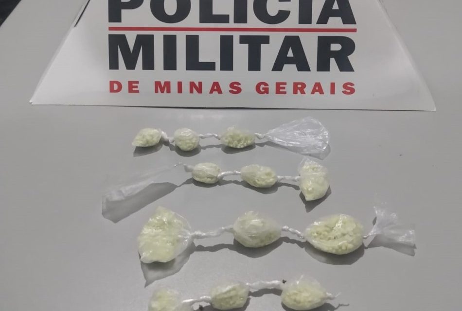 Jovem é preso com drogas em Itapecerica