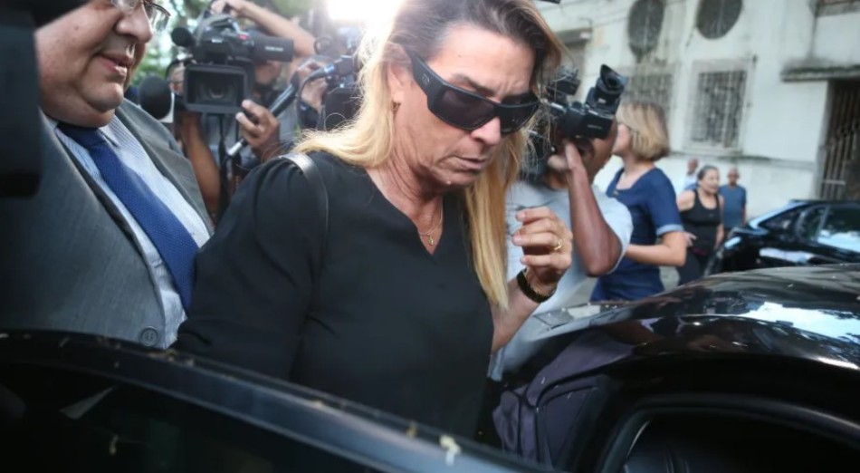 Ex-atleta que agrediu entregadores é indiciada por maus-tratos e lesão corporal contra a mãe