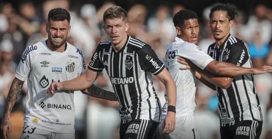 Nova zaga do Atlético passa ilesa e é opção para a Copa do Brasil