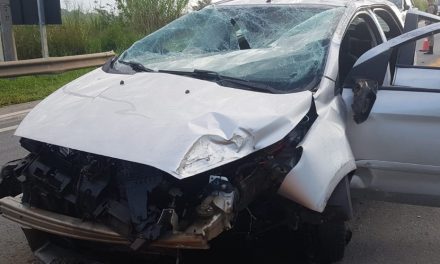 Motorista dorme ao volante e capota carro na MG-050, em Divinópolis