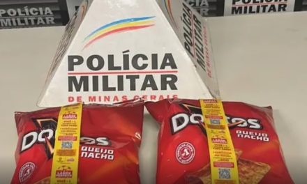 Jovem é preso por tentar furtar pacotes de Doritos de supermercado