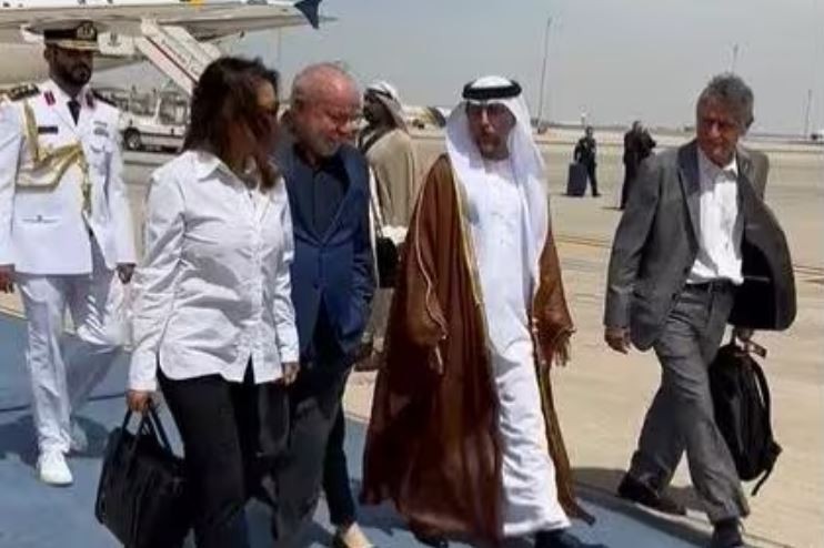 Lula visita Emirados Arábes para negociar acordos comerciais e do meio ambiente