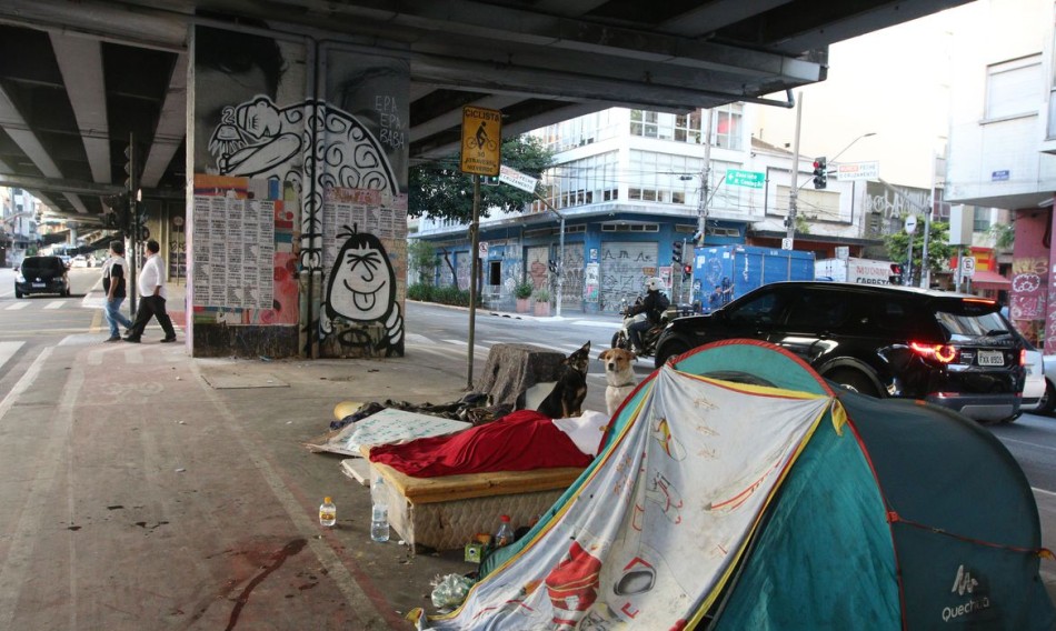 Governo de SP quer mandar moradores de rua para trabalho no campo