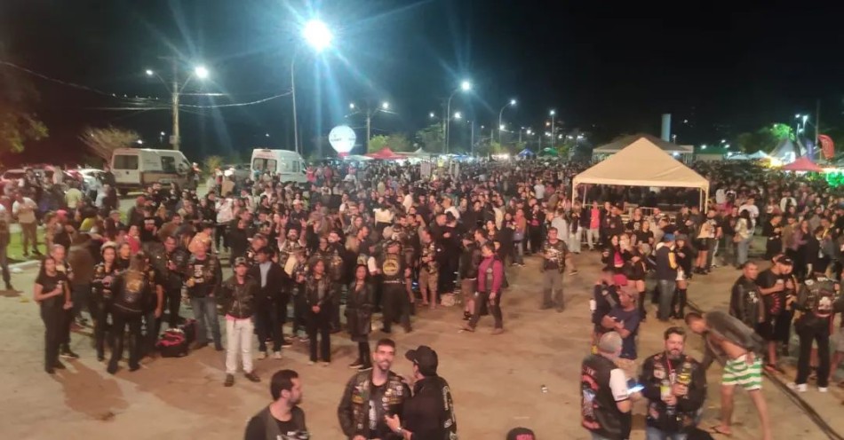 Abertura do Encontro de Motociclistas reúne grande público na Praia Popular de Formiga