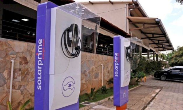 Capitólio ganha primeiro ponto de recarga gratuito para veículos elétricos
