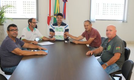 Prefeito se reúne com representantes da Emater-MG