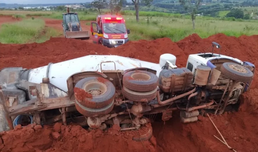 Trabalhador morre soterrado e prensado por caminhão betoneira em Patos de Minas