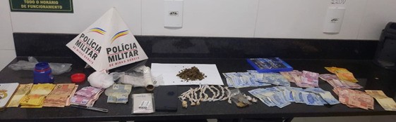 Mulheres são presas e adolescente apreendido por tráfico de drogas na Vila Padre Remaclo, em Formiga