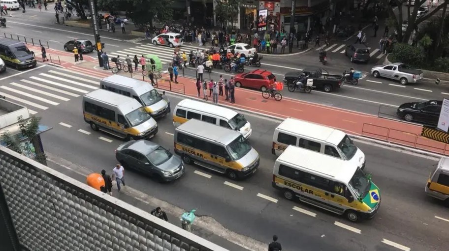 Setor de serviços começa a perder o impulso da retomada pós-pandemia, dizem analistas