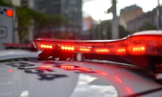Mulher golpeia companheiro com faca após ser agredida em Formiga