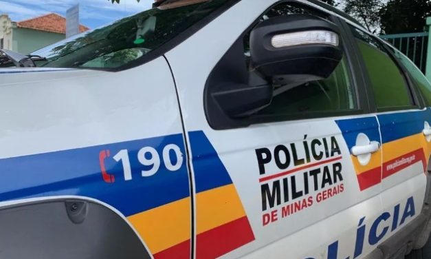 Homem tem surto psicótico após orar e mata mãe com mais de 30 facadas