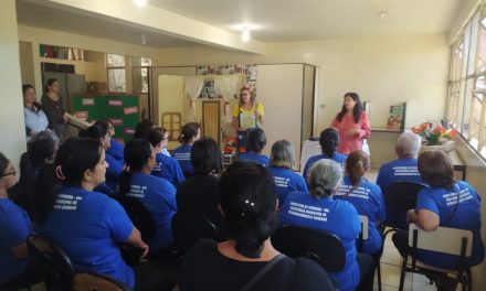 Encontro do grupo do Serviço de Convivência e Fortalecimento de Vínculos é realizado na Biblioteca Pública