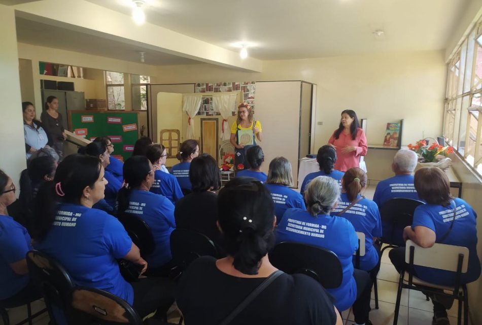 Encontro do grupo do Serviço de Convivência e Fortalecimento de Vínculos é realizado na Biblioteca Pública
