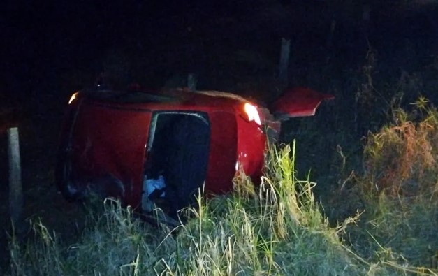 Homem morre após acidente entre carreta e três carros no Sul de Minas